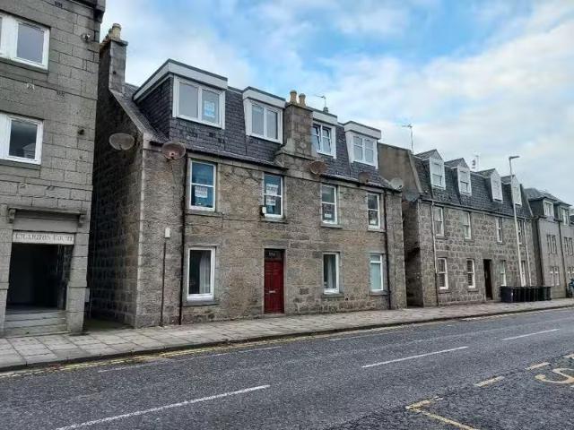 For Rent! 1 BA 2 bedroom flat for rent in Great Western Road.