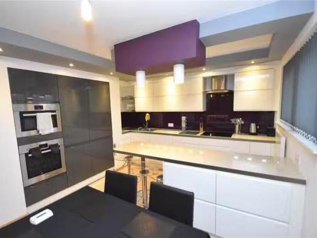 Rental! 1 BA 2 bedroom flat for rent in Great Northern Road, C.