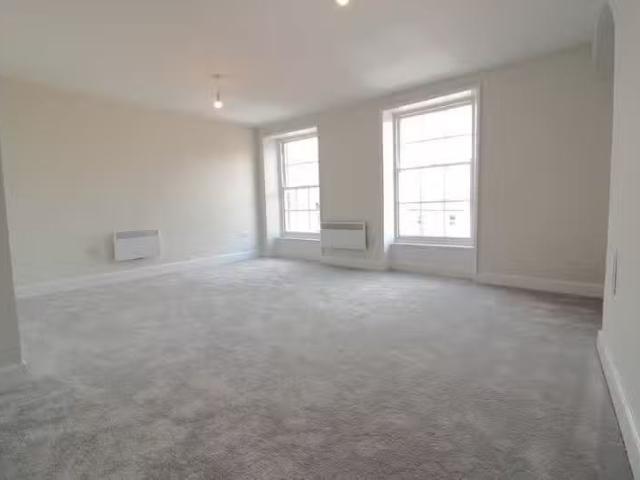 Deal! 1 BA 2 bedroom flat for rent in Market Place, Gainsborou.