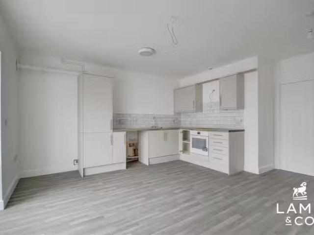 For Rent! 1 BA 2 bedroom flat for rent in Meadow Way, Clacton.