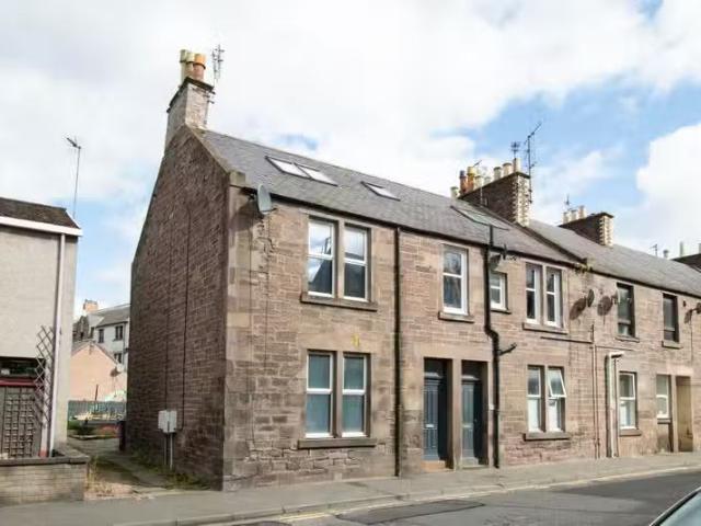 Cozy 1 BA 2 bedroom flat for rent in Montrose Street, Brechin.