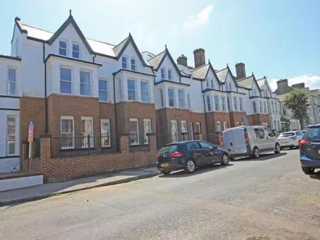 Just in! 1 BA 2 bedroom flat for rent in Norfolk Road, Margate.
