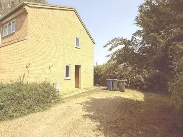 Cozy 1 BA 2 bedroom flat for rent in Pakenham Close, Cambridge.
