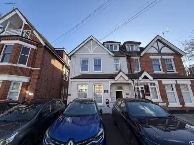 Deal! 1 BA 2 bedroom flat for rent in St Johns Road, Bournemou.