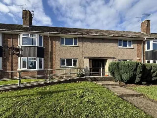Unique 1 BA 2 bedroom flat for rent in Streamleaze Court, Thor.