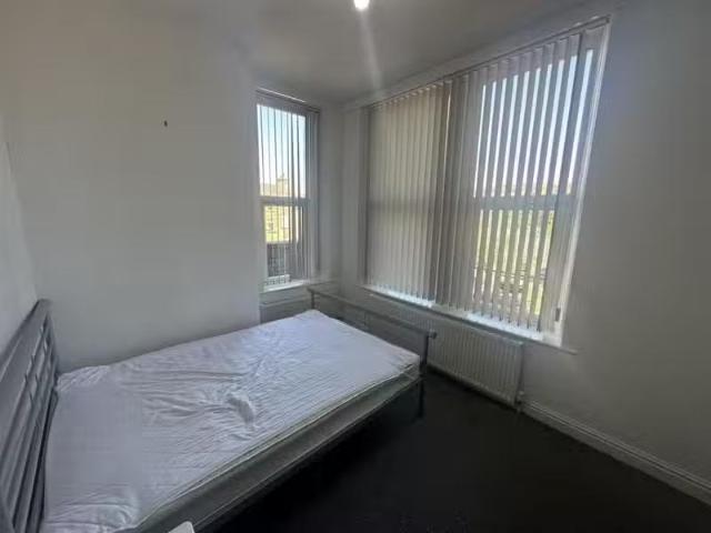 Cozy 1 BA 2 bedroom house for rent in Skipton Road, Keighley.
