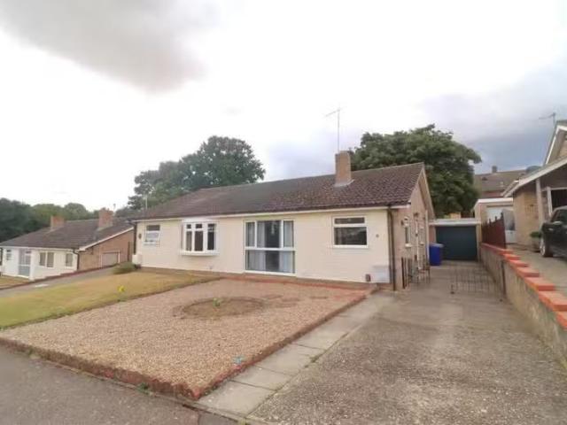 Nice 1 BA 2 bedroom semi detached bungalow for rent in Jarvis.
