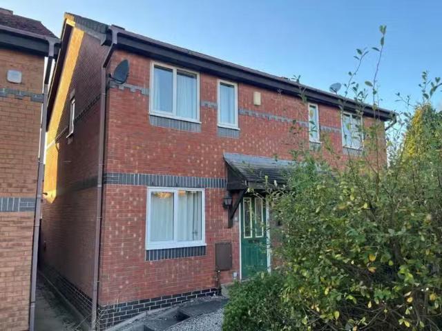 Just in! 1 BA 2 bedroom semi detached house for rent in Aviemo.