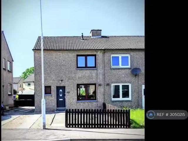 Charming 1 BA 2 bedroom semi detached house for rent in Cowden.