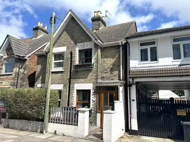 Unique 1 BA 2 bedroom semi detached house for rent in Green Ro.