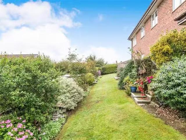 Cheap 1 BA 2 bedroom retirement property for rent in Valley Vi.
