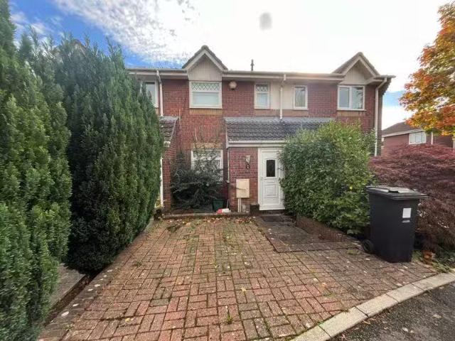 Nice 1 BA 2 bedroom terraced house for rent in Courtlands, Bri.