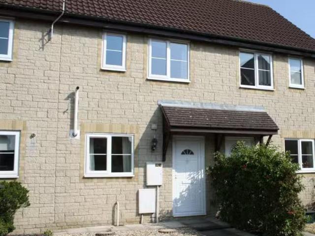 New 1 BA 2 bedroom terraced house for rent in Couzens Close, C.