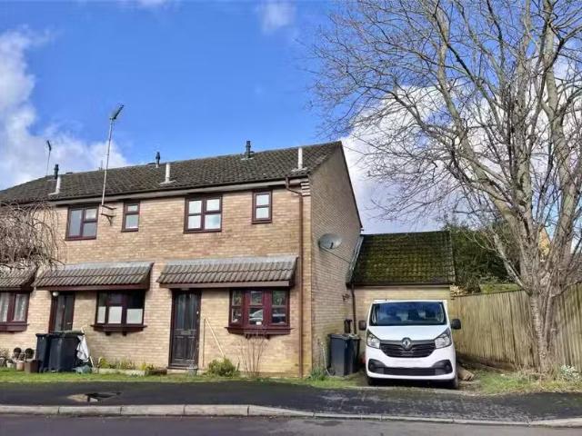 Just in! 1 BA 2 bedroom terraced house for rent in Belmont Clo.