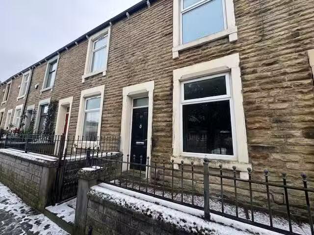 New 1 BA 2 bedroom terraced house for rent in Emma Street, Acc.