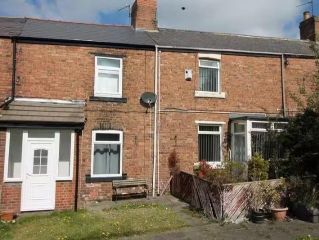 Nice 1 BA 2 bedroom terraced house for rent in Edward Street.