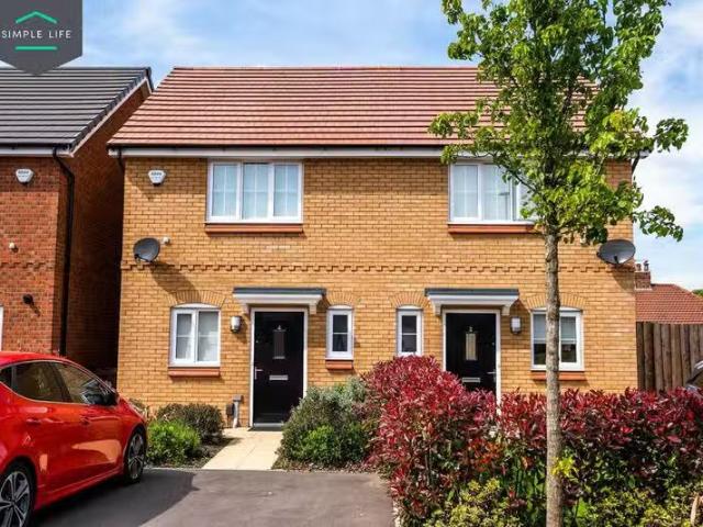 Cozy 1 BA 2 bedroom terraced house for rent in Fairway Crescen.
