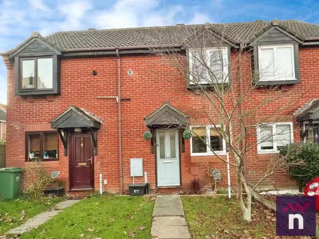 Deal! 1 BA 2 bedroom terraced house for rent in Freesia Close.