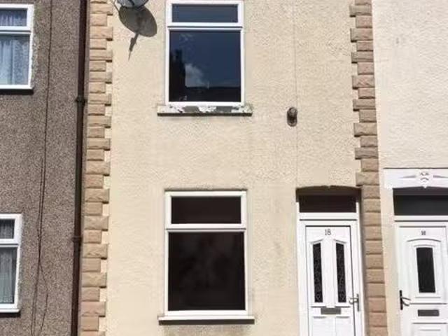 Cheap 1 BA 2 bedroom terraced house for rent in Richard Street.