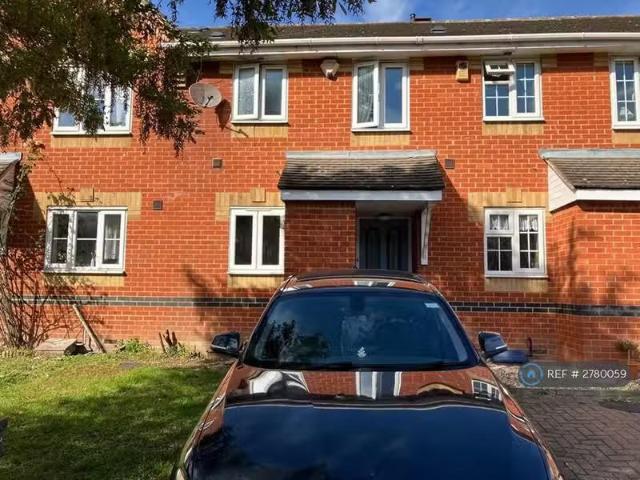 Charming 1 BA 2 bedroom terraced house for rent in Weaver Clos.