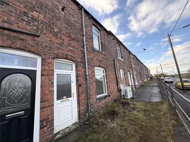 Cozy 1 BA 2 bedroom terraced house for rent in Thomas Street.