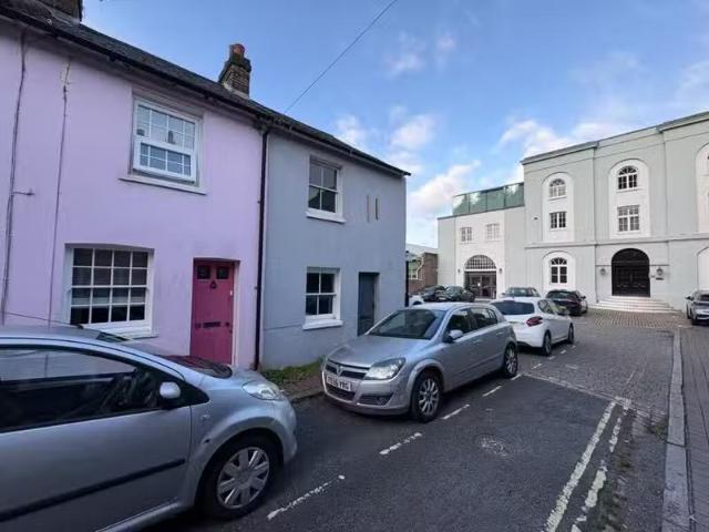 Rental! 1 BA 2 bedroom terraced house for rent in Thomas Stree.