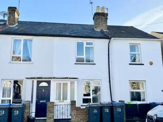 Cozy 1 BA 2 bedroom terraced house for rent in Upland Road, So.