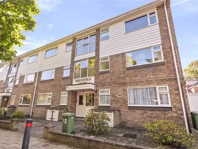 Just in! 1 BA 3 bedroom apartment for rent in Beechfield Court.