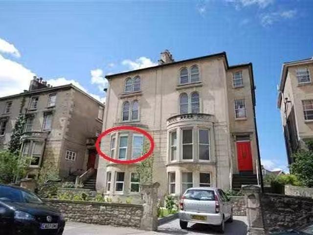 Rental! 1 BA 3 bedroom apartment for rent in Hall Floor Flat.