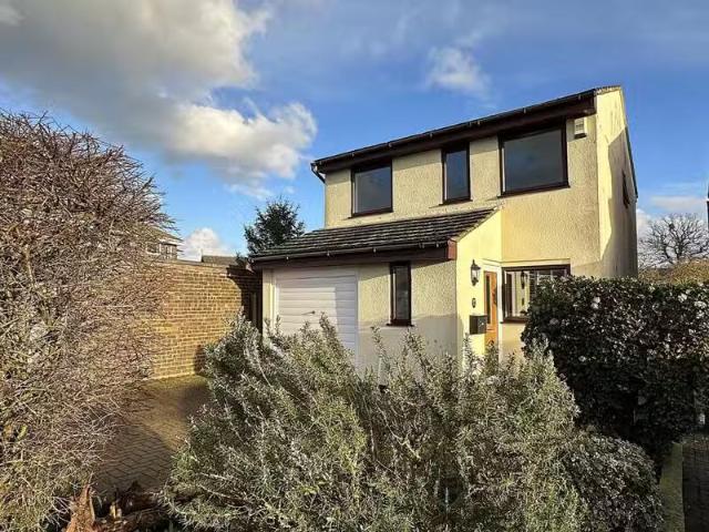Unique 1 BA 3 bedroom detached house for rent in Chatley Road.