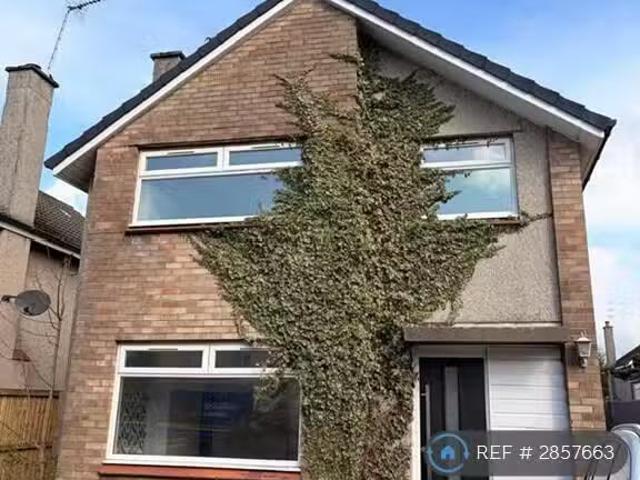 Just in! 1 BA 3 bedroom detached house for rent in North Drive.