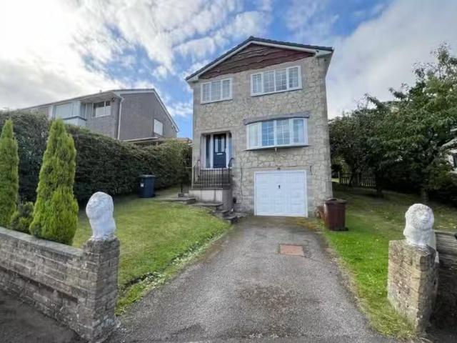 Cheap 1 BA 3 bedroom detached house for rent in Sherborne Driv.