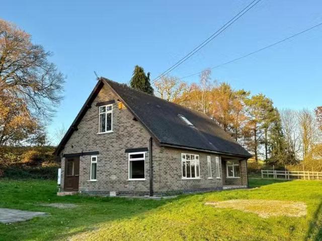 Rental! 1 BA 3 bedroom detached house for rent in Shirley, Ash.