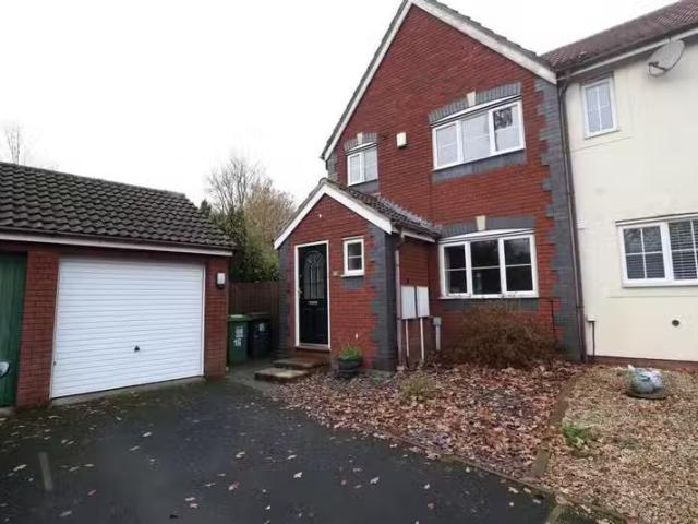 Deal! 1 BA 3 bedroom end of terrace house for rent in Devonpor.