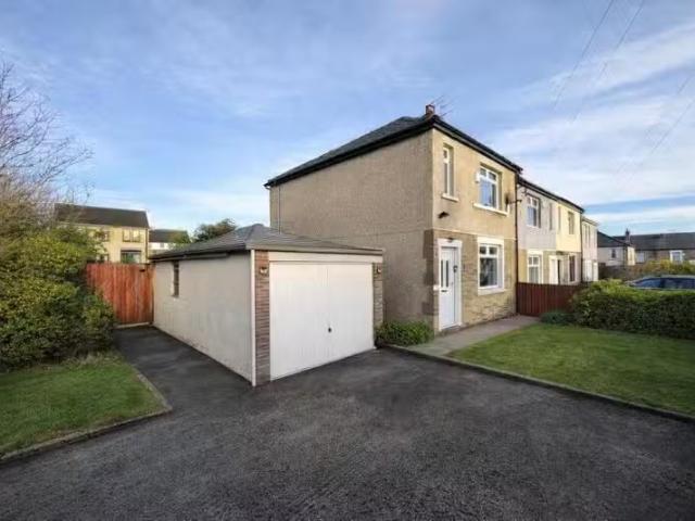 Deal! 1 BA 3 bedroom end of terrace house for rent in Musgrave.