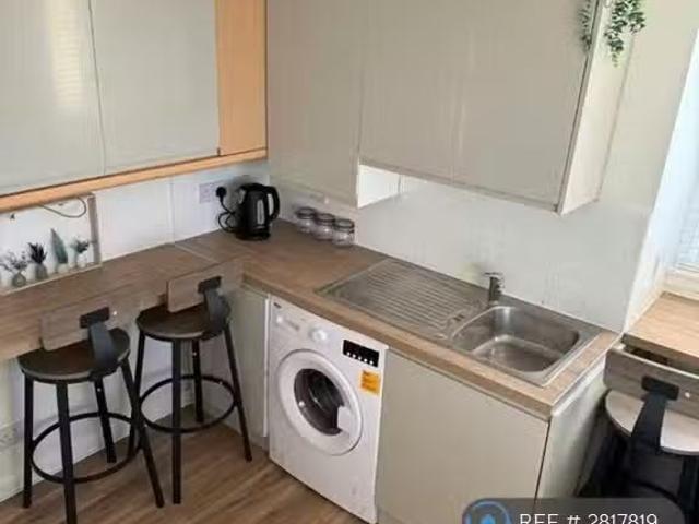 New 1 BA 3 bedroom flat for rent in birdenzie, Prestonpans, EH32