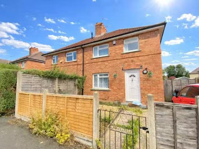 Cheap 1 BA 3 bedroom house for rent in Charfield Rd, Southmead.