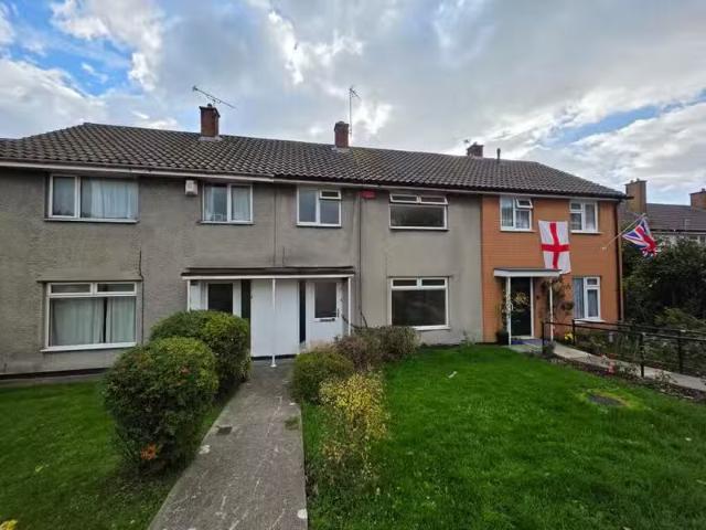 Rental! 1 BA 3 bedroom house for rent in Elmore Road, Patchway.