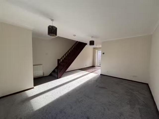 Cheap 1 BA 3 bedroom house for rent in Highmere Drive, Connah'.