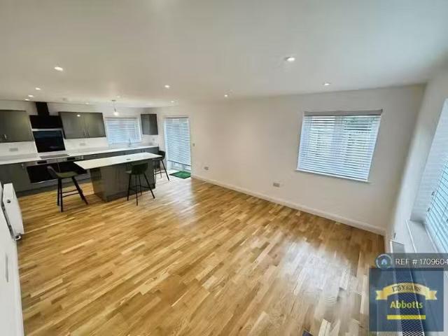 For Rent! 1 BA 3 bedroom house for rent in Weeley Road, Clacto.