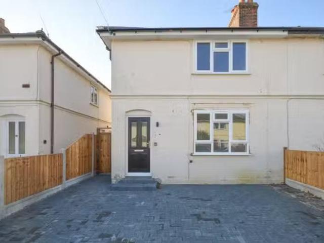 Cheap 1 BA 3 bedroom house for rent in West Road, Bishop`s Sto.