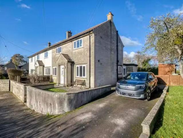 Unique 1 BA 3 bedroom semi detached house for rent in 2 Greenl.