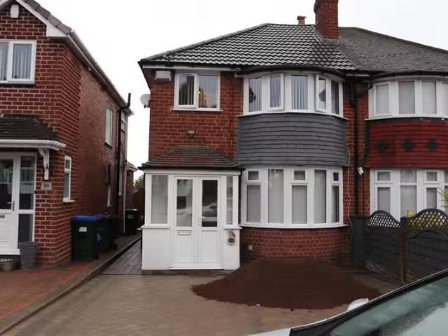Just in! 1 BA 3 bedroom semi detached house for rent in Waddin.