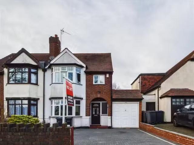 Deal! 1 BA 3 bedroom semi detached house for rent in Wheelers.