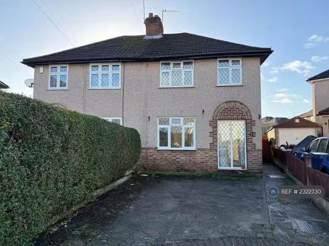 Rental! 1 BA 3 bedroom semi detached house for rent in Brookme.