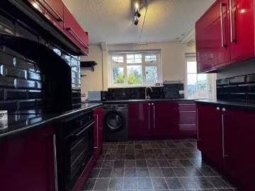 For Rent! 1 BA 3 bedroom semi detached house for rent in Coldb.