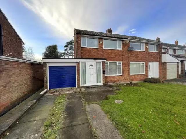 Nice 1 BA 3 bedroom semi detached house for rent in Devonshire.