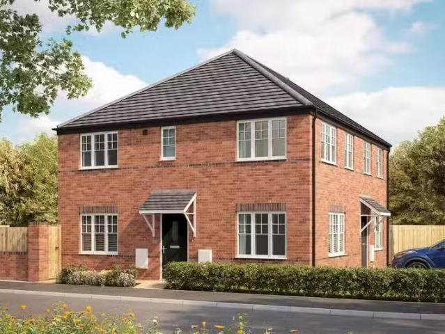Cheap 1 BA 3 bedroom semi detached house for rent in Edenfield.
