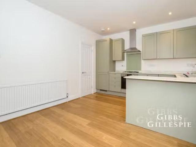 Nice 1 BA 3 bedroom semi detached house for rent in Fairholme.