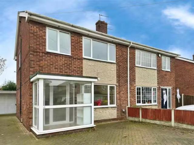Cozy 1 BA 3 bedroom semi detached house for rent in Fernbank D.